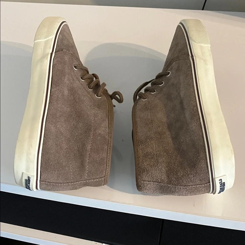 American Eagle Outfitters Suede Tan Chukka‎ Boot Sneakers Lace Up Ankle High
